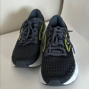 Brooks Glycerin 20 Black and Yellow Athletic Sneakers